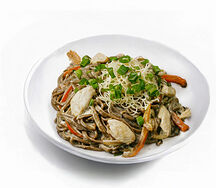 Гречневая лапша WOK с курицей и сливочным соусом