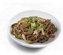 Гречневая лапша WOK с овощами и сливочным соусом