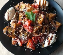 Теплый салат с баклажанами 