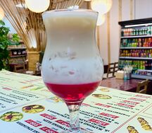 Липтон с молоком и клубникой со льдом