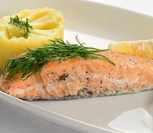 Стейк из семги на пару с картофельным пюре