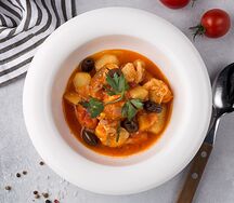 Куриная грудка с картофелем и овощами