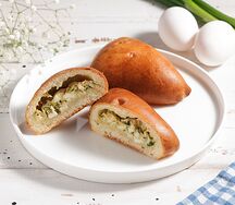 Пирожок сдобный Яйцо и зелёный лук