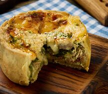 Пирог на песочном тесте Бекон и шпинат