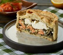 Пирог на песочном тесте Форель, брынза и шпинат