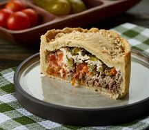 Пирог на песочном тесте Говядина, черри и огурец