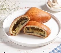 Пирожок сдобный Шампиньоны, картофель, лук