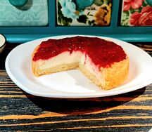 Пирожное Чизмини с ягодами в ассортименте