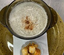 Крем-суп из шампиньонов с гренками