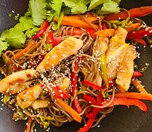 Лапша Соба по-тайски с курицей