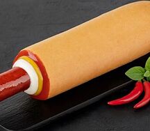 Французский хот-дог с колбаской чоризо