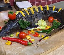 Стерлядь целая с овощами