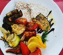 Семга под икорным соусом