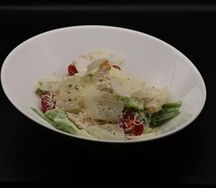 Салат Цезарь с курицей