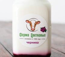 Йогурт питьевой с черничным джемом