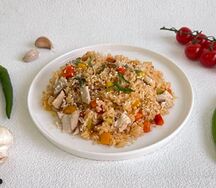 Рис с курицей и соусом кимчи