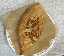 Пирожок с картошкой и сыром
