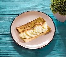 Блин с картофельным пюре и жареным луком