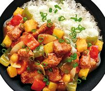 Курица с рисом и ананасами в кисло-сладком соусе