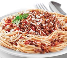 Паста Болоньезе в томатно-мясном соусе с сыром