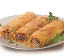 Кроллы с говядиной и овощами