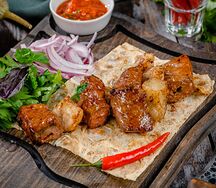 Шашлык из бараньей печени и курдюка