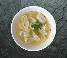 Пельмени в бульоне