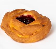 Пирожок с вишней