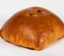 Пирожок с капустой и яйцом