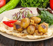 Молодой картофель с салом
