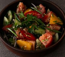 Грузинский салат с орехами