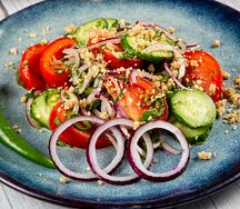 Салат по-грузински с грецкими орехами