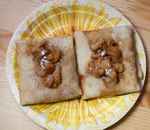 Блины с яблоком и корицей