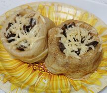 Блин с шампиньонами и сыром .