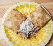Блины с курицей в сливочном соусе