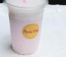 Молочный коктейль клубничный