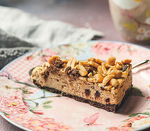 Чизкейк карамельный с арахисом