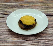 Говяжья котлета с грибами под сыром