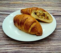 Пирожок с яблоком