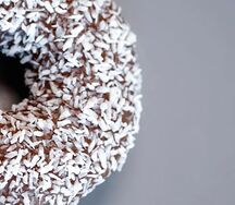 Пончик с кокосовой начинкой