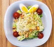 Салат Цезарь с курицей