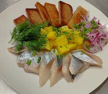 Филе селёдки с отварной картошкой