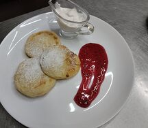 Сырники со сметаной