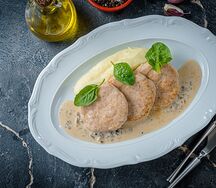Куриные биточки с картофельным пюре 