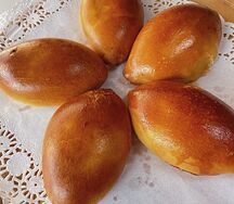 Пирожок с капустой и яйцом 