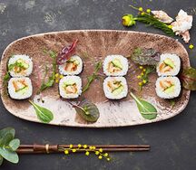 Маки с угрем и огурцом