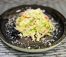 Салат с курицей в ореховом соусе