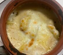 Жаркое из картофеля, свинины и грибов под сыром