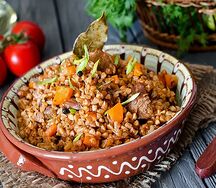 Гречневая каша с куриной подливой