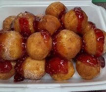 Пончики с клубничным джемом